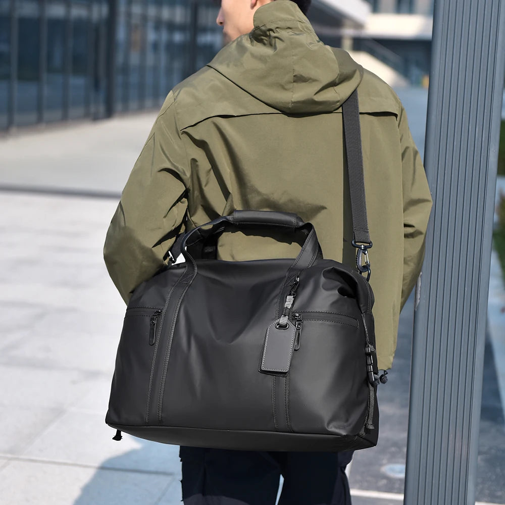 Sports bag with shoulder strap
