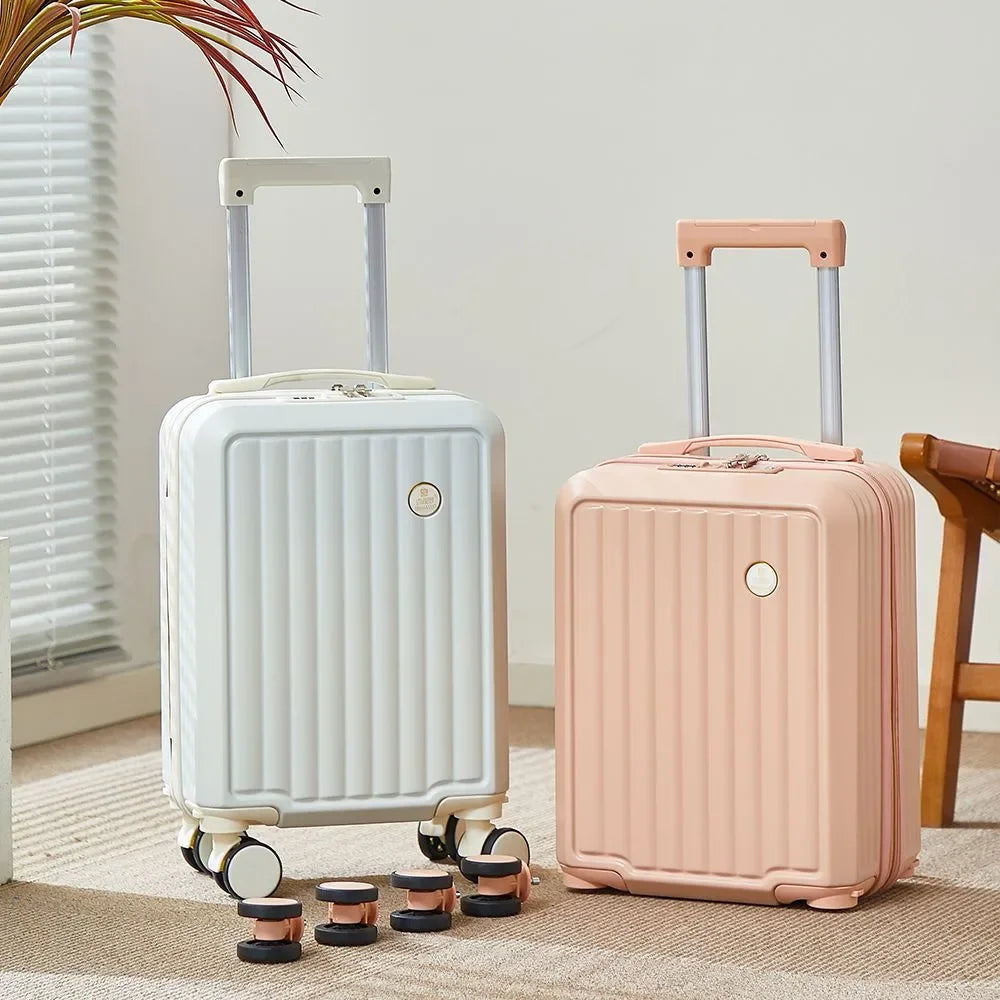 Portable travel bag with cup holders