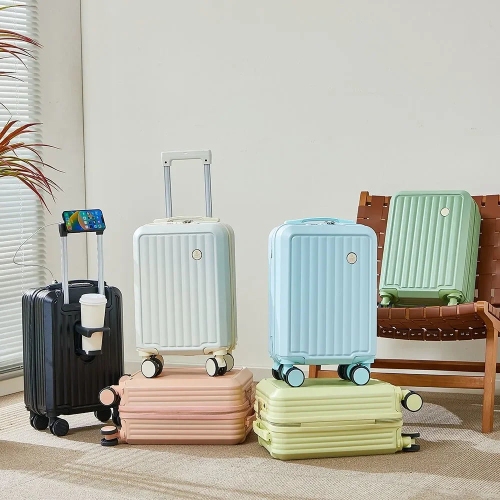 Portable travel bag with cup holders